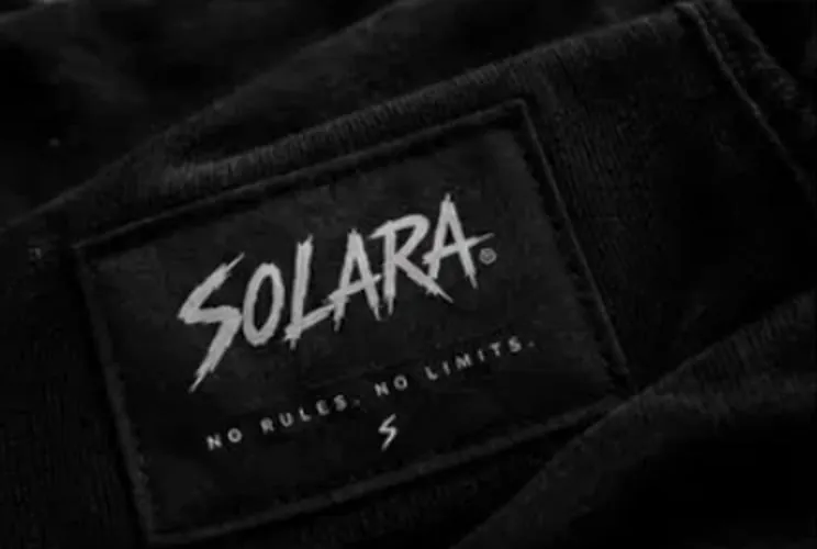 Etiqueta tejida SOLARA con el lema no rules no limits